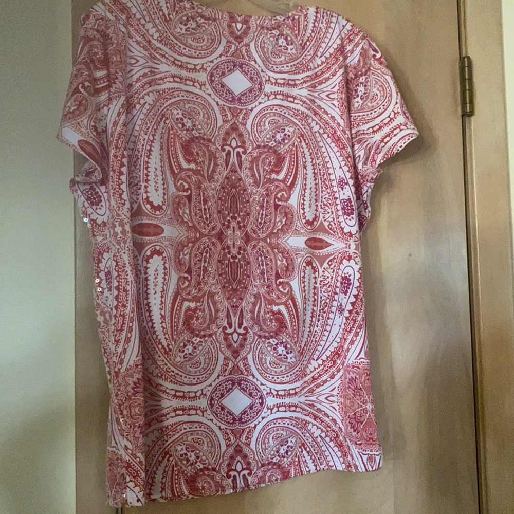 Extra large short sleeve adorable red and white small sequin top - Picture 6 of 6